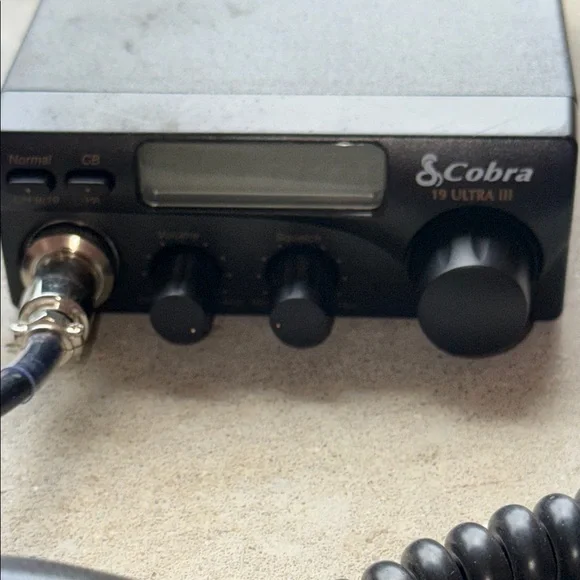 Cobra 19 Ultra III CB Radio with Microphone - Picture 4 of 8